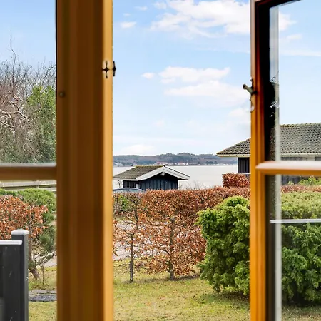 Charming And Well-kept With Sea Glimpse Near Ebeltoft
