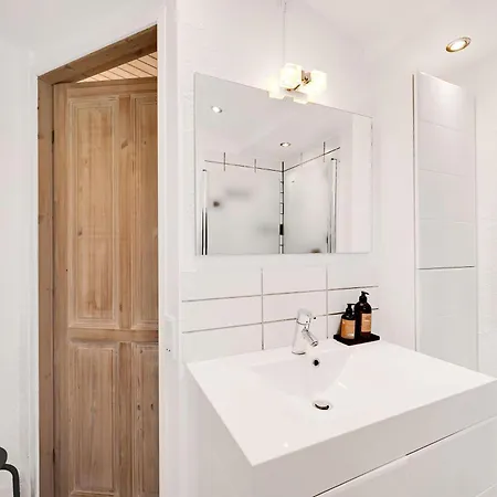 Charming And Well-kept With Sea Glimpse Near