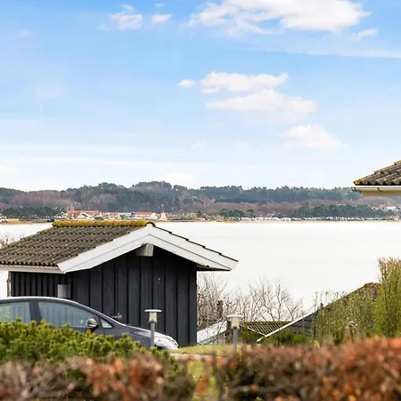 Charming And Well-kept With Sea Glimpse Near Nyaraló