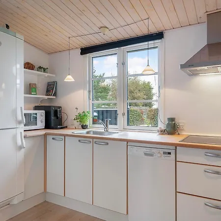 Charming And Well-kept With Sea Glimpse Near *