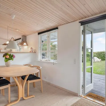 Charming And Well-kept With Sea Glimpse Near Ebeltoft