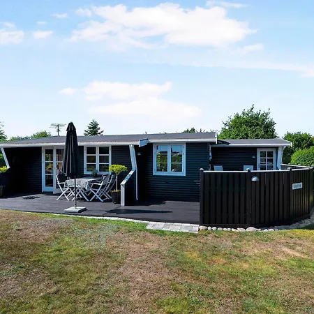 Charming And Well-kept With Sea Glimpse Near